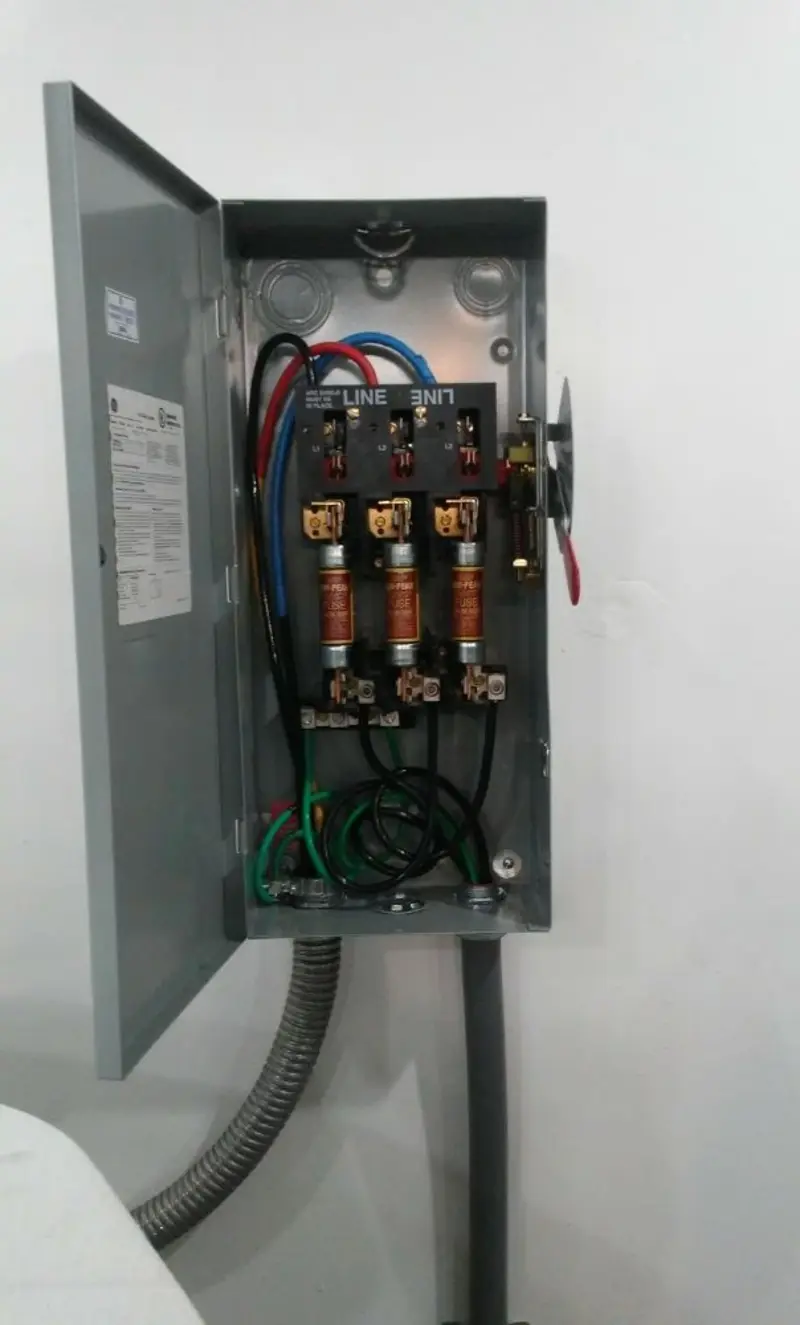 Three-phase disconnect switch installed for Electrical Wiring & Rewiring in Kalama